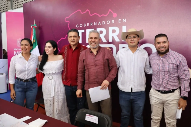 Mantiene Ramírez Bedolla cercanía con la gente en audiencia pública en Múgica 